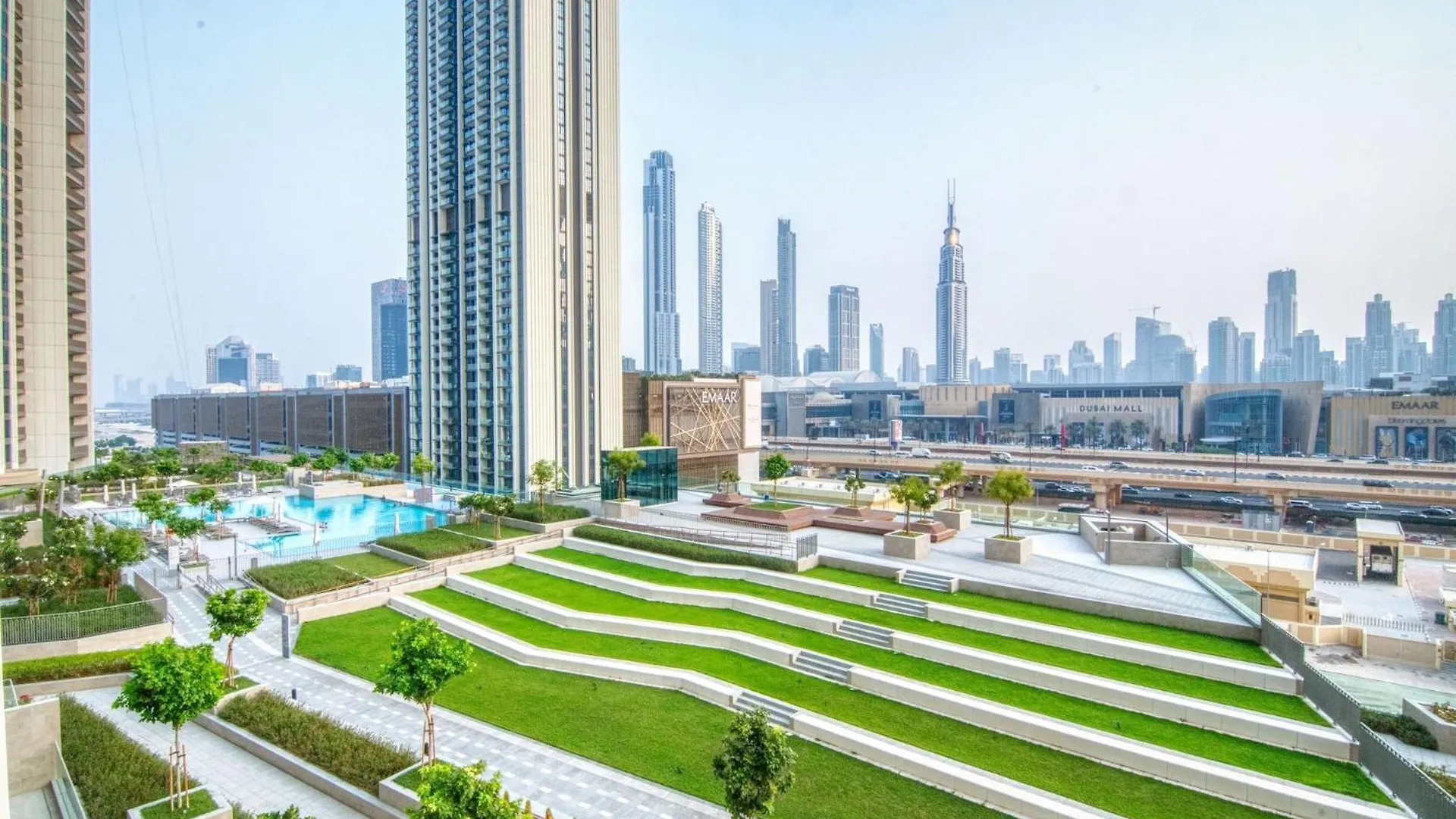 Dubai Mall Connection - Burj Views - Turf Balcony Apartment