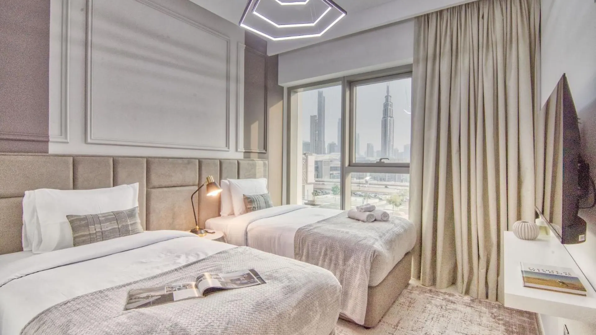 Dubai Mall Connection - Burj Views - Turf Balcony Apartment
